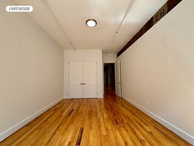 Building Photo - 275 Conover St