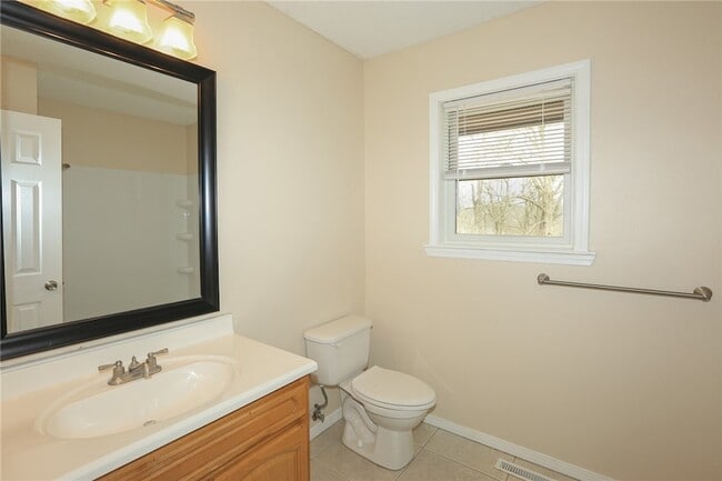 Building Photo - 39 Sheneman Dr