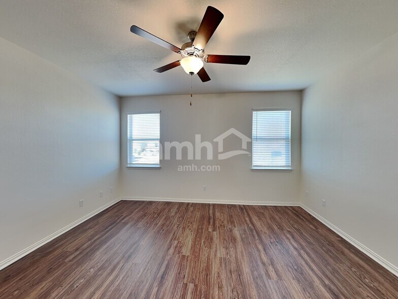 Building Photo - 207 Pebble Creek Run