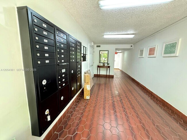 Building Photo - 855 Euclid Ave