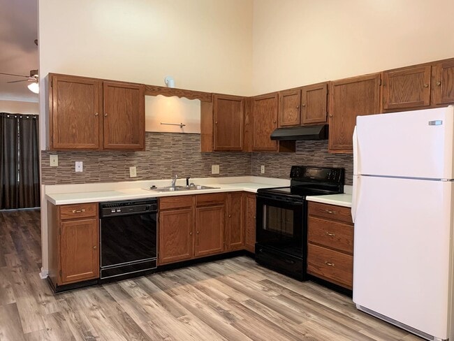 Building Photo - Nice Condo close to RAFB