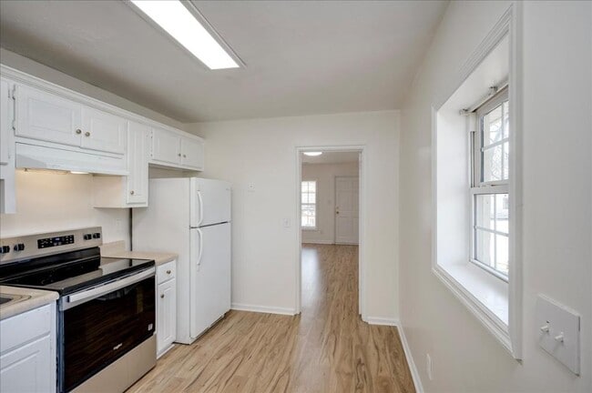 Building Photo - 953 Hopkins St