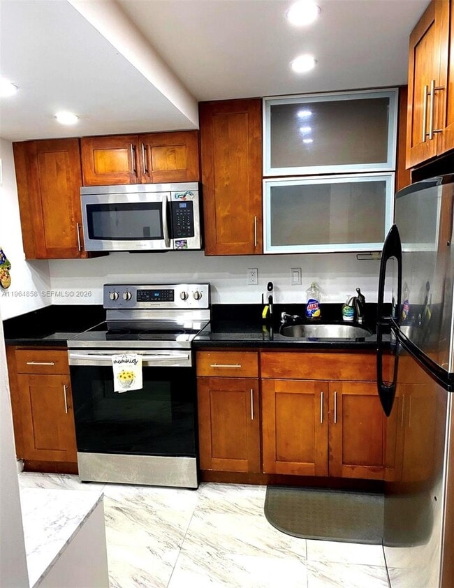 Building Photo - 3731 N Country Club Dr