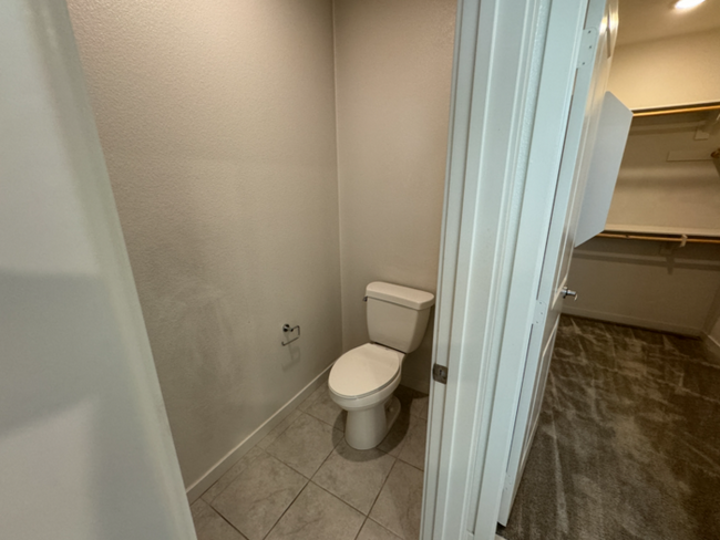 Building Photo - Luxurious 3 Bedroom 2 Bathroom Townhome in...
