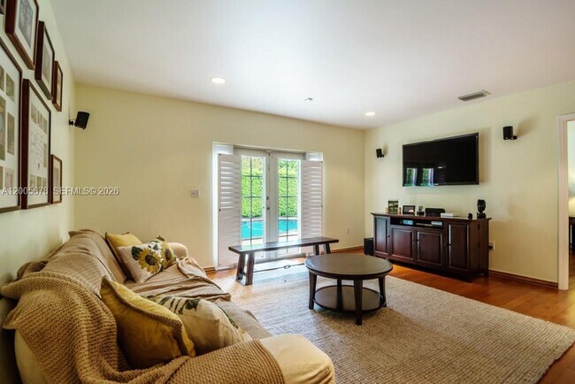 Building Photo - 1237 Aduana Ave