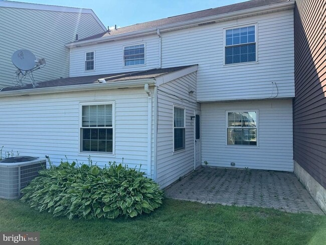 Building Photo - 45 Windsor Mews