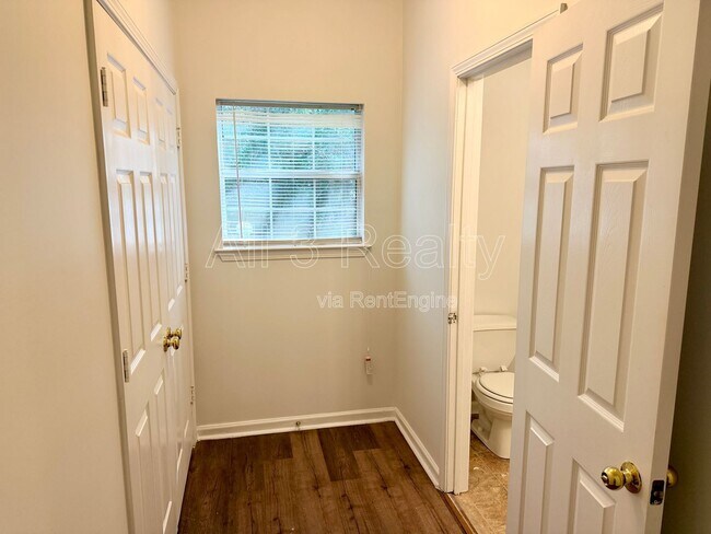 Building Photo - 1389 Highgrove Way