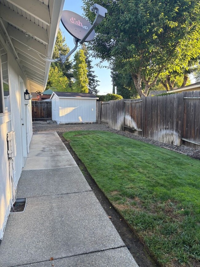 Building Photo - Corner Lot, RV Parking in North Medford!!