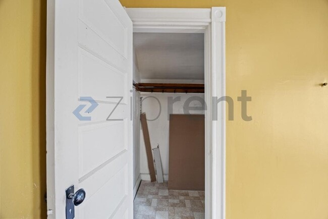 Building Photo - 16 Penhallow St