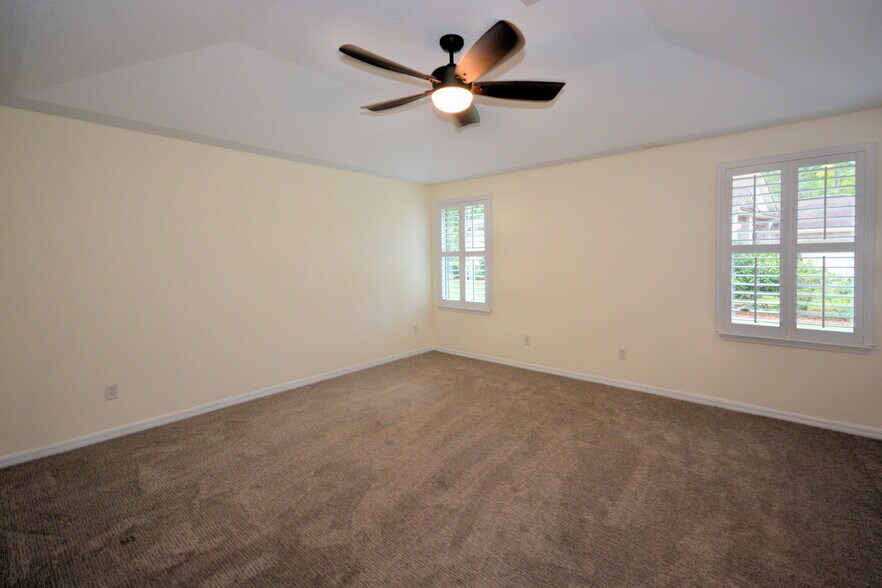 Master bedroom - 4538 Palmetto Cove Ln
