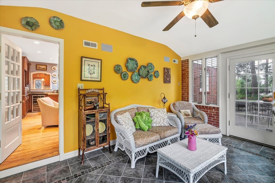 Building Photo - 15 Brazillian Ct