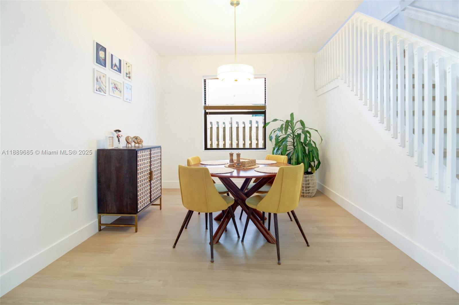 Building Photo - 21016 NE 2nd Ct