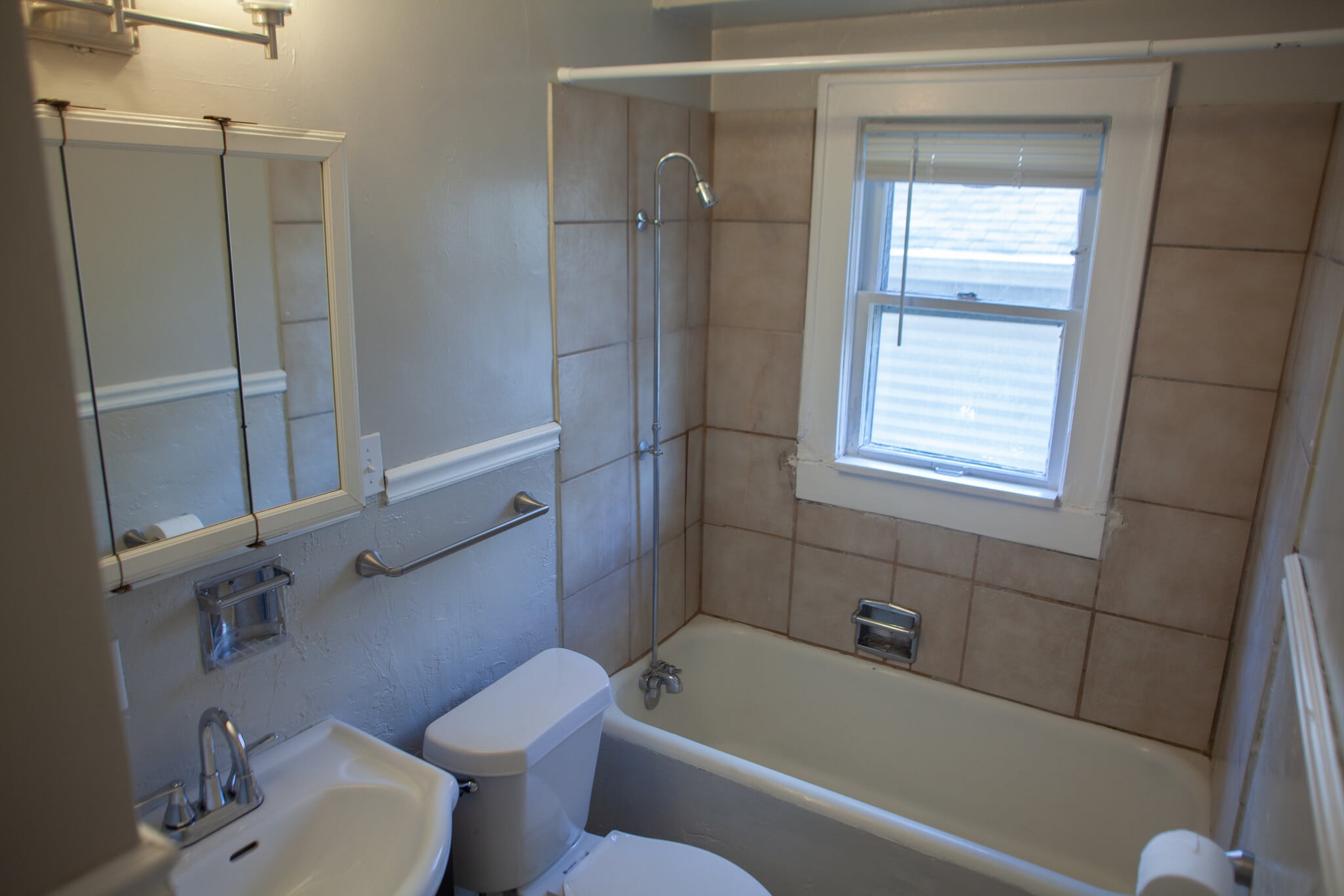 Bathroom - 1461 E 66th Ter