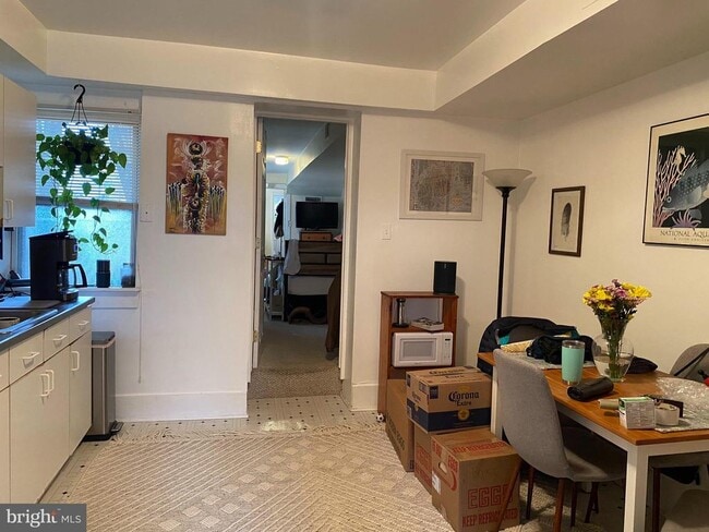 Building Photo - 229 S Ann St