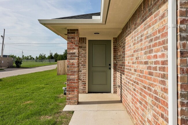 Primary Photo - New Construction-Never Lived in Duplex, Pe...