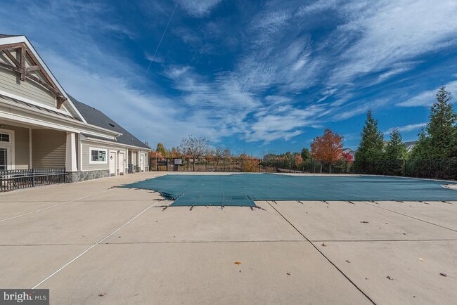 Building Photo - 43376 Town Gate Square