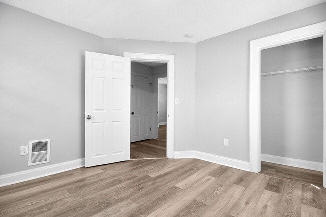Building Photo - Beautifully Updated 3-Bedroom Home Near Do...