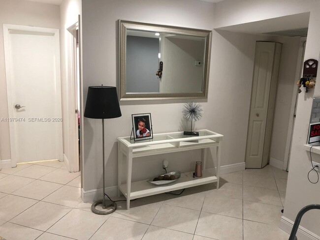 Building Photo - 3987 Carambola Cir N