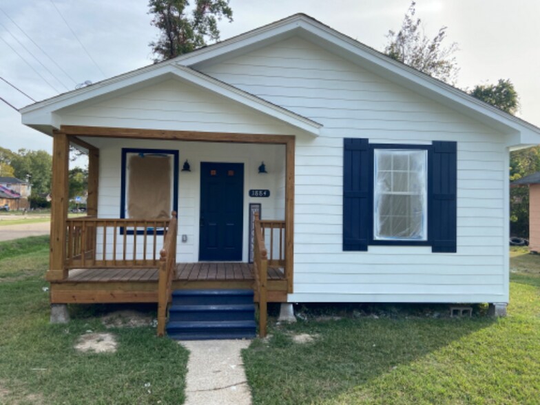 Primary Photo - 1884 75th Ave