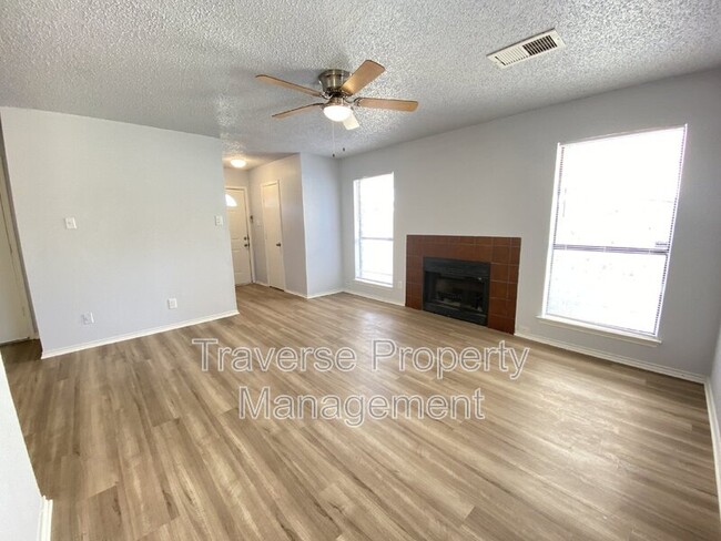 Building Photo - 2618 Isbella Dr