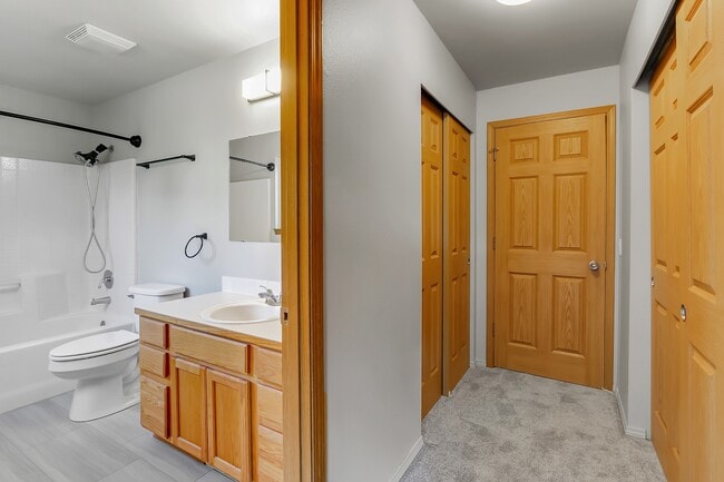 Building Photo - 915 Cleveland Ave