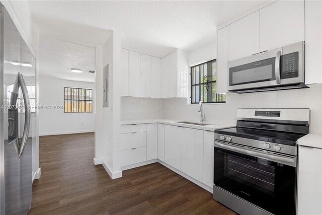 Building Photo - 10204 SW 173rd St