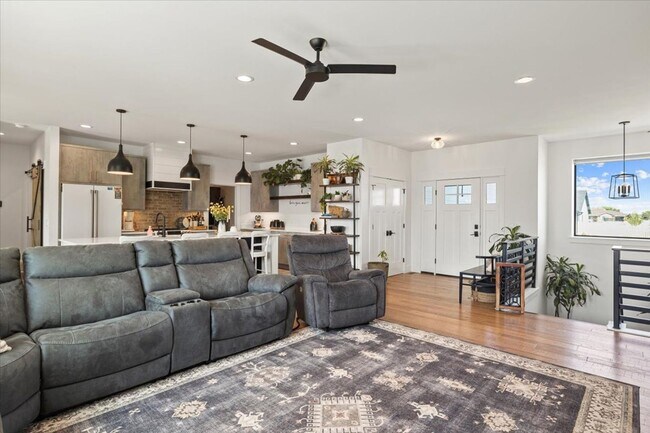 Building Photo - Beautiful Heights Home!