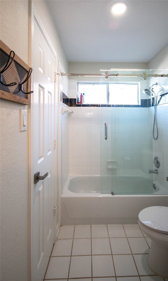 Building Photo - 5810 Parkdale Ct