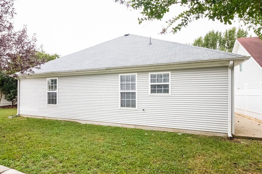 Building Photo - 1443 Rochester Dr