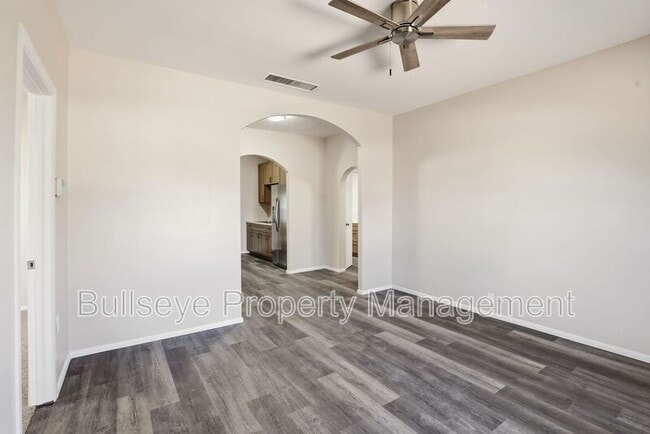 Building Photo - 925 E Garfield St