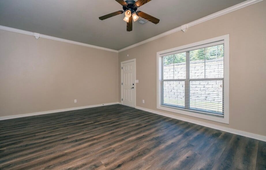 Building Photo - 102 Venezia Ln