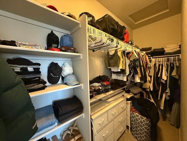 Building Photo - Gorgeous 2 Bed 3 Bath Townhome Right off the Powers Corridor!!