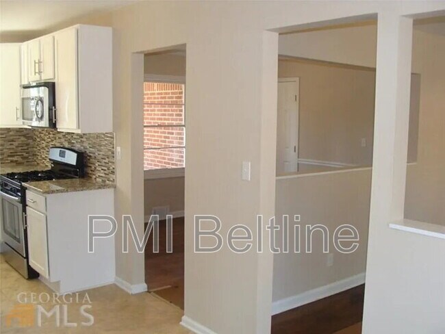 Building Photo - 2881 Monterey Dr