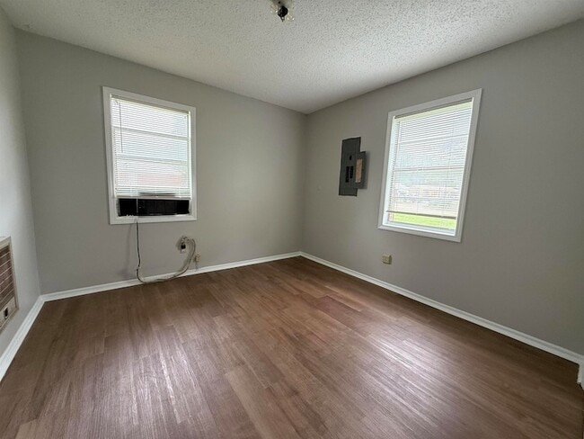 Building Photo - 119 Jelk St