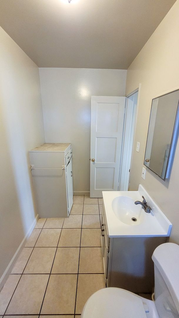 Building Photo - m12307