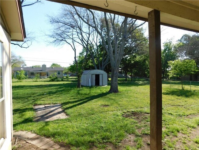 Building Photo - 1500 Mangrum St