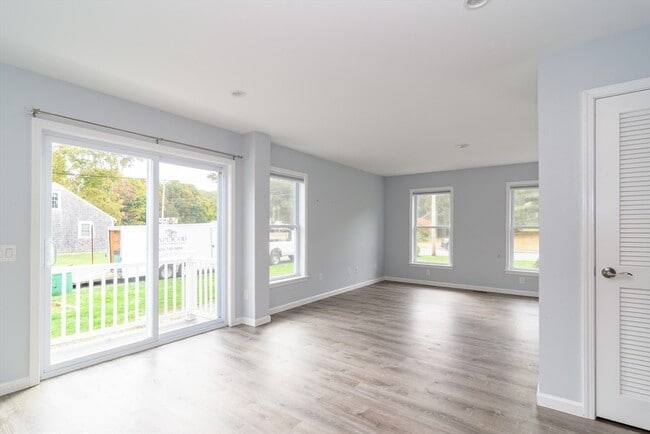 Building Photo - 280 Barlows Landing Rd