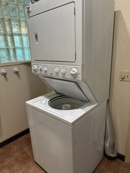 Building Photo - 1919 4th St