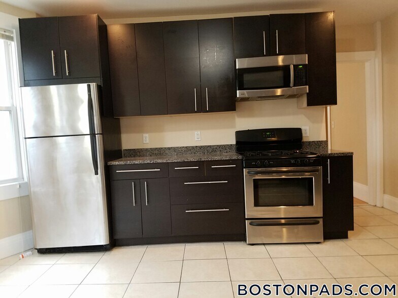 Building Photo - 3147-3149 Washington St.