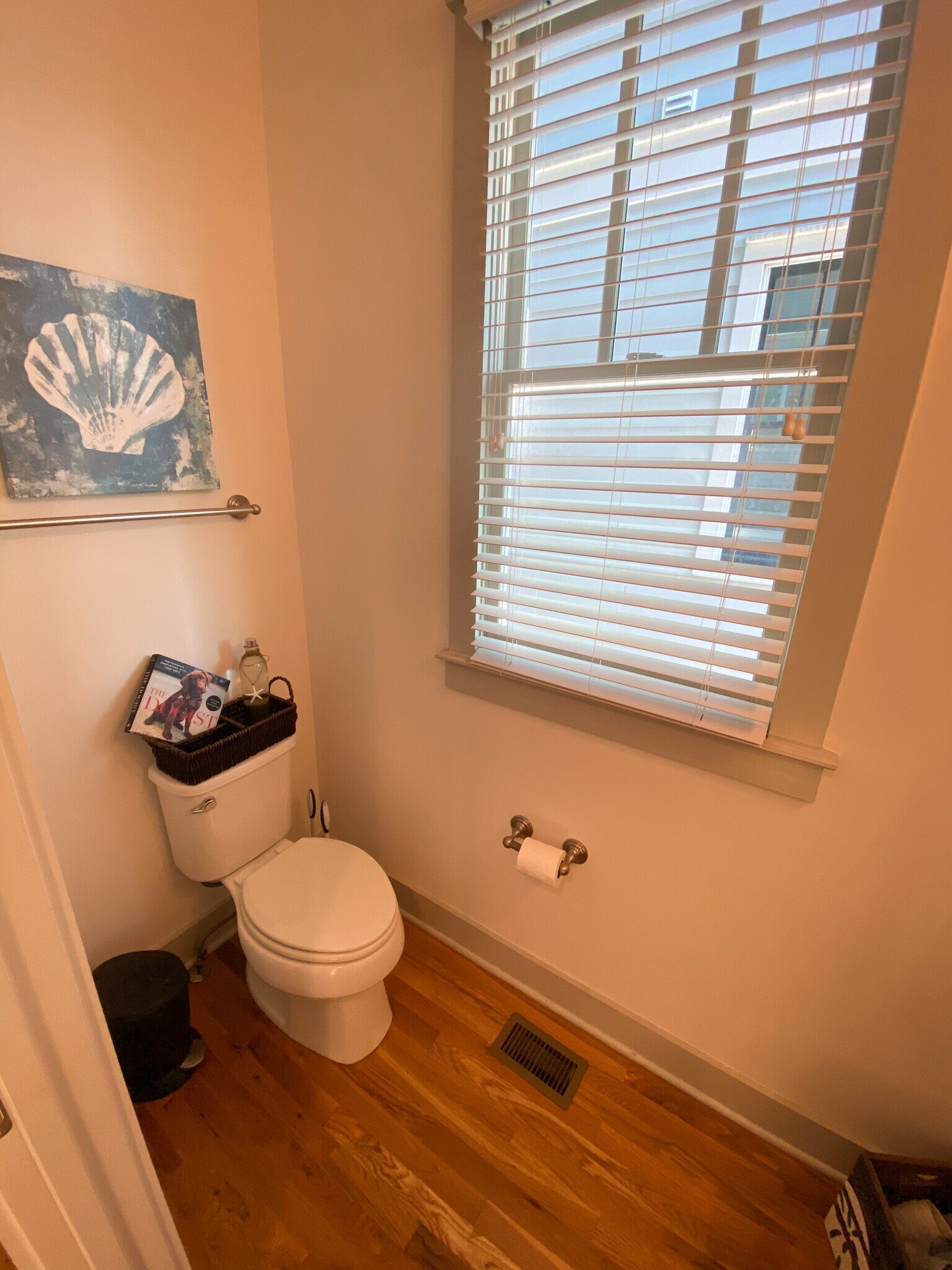 Building Photo - 204 Burns Ave