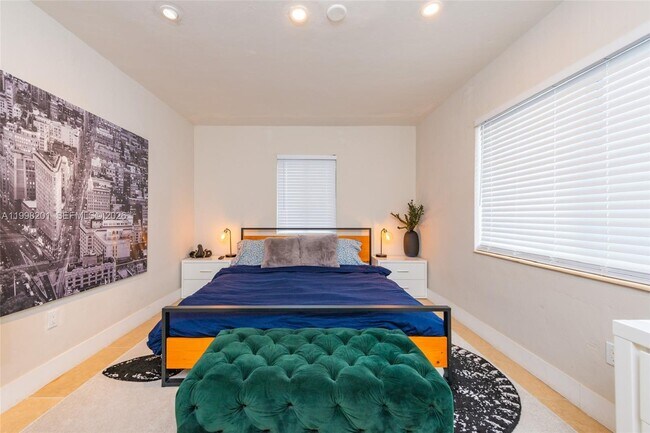 Building Photo - 2925 NW 11th Ave