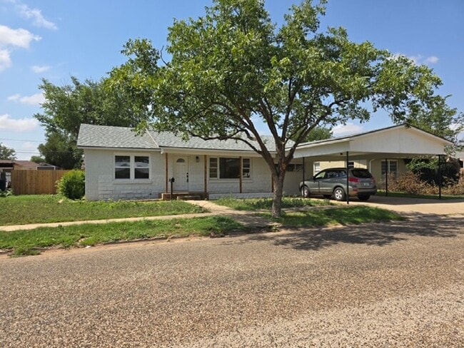 Building Photo - Beautifully Remodeled 3 bedroom Rental in ...
