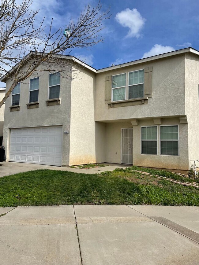 Building Photo - Move-in Ready!