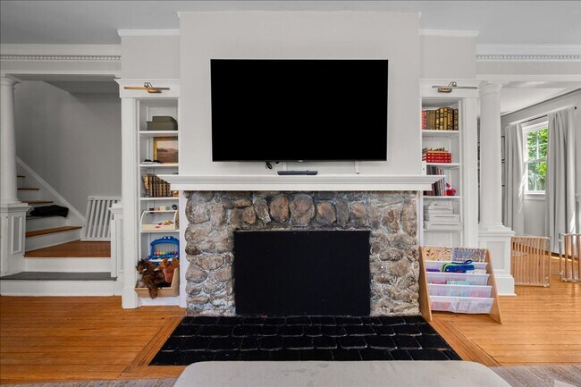 Building Photo - Rare Harbor Heights Rental | 4BR Colonial with Parking & Fenced Yard