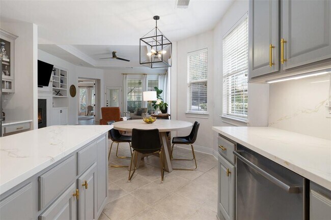 Building Photo - 209 The Hills Dr