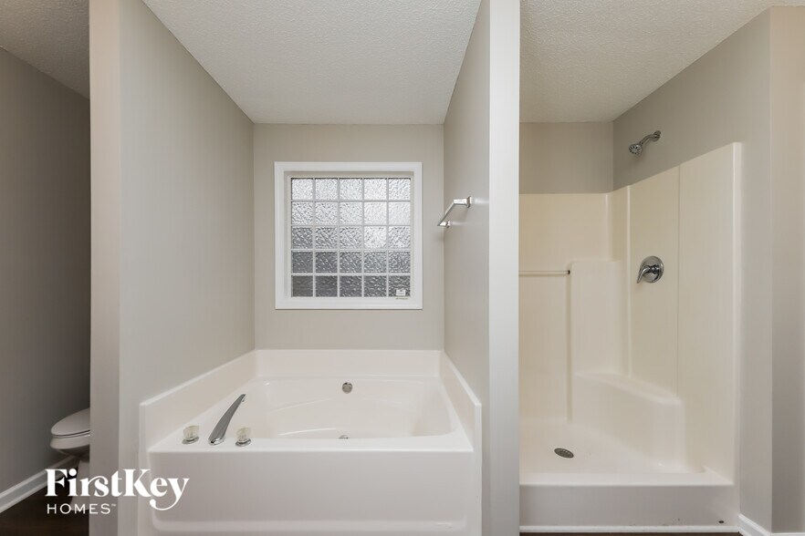 Building Photo - 37 Legend Creek Cove