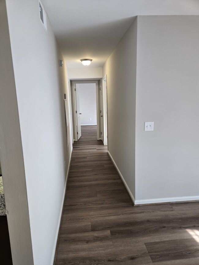 Building Photo - 3703 Southborough Rd