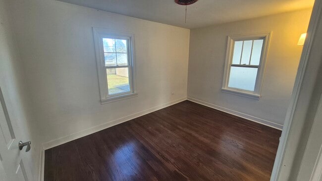 Building Photo - 3417 Jewett Ave