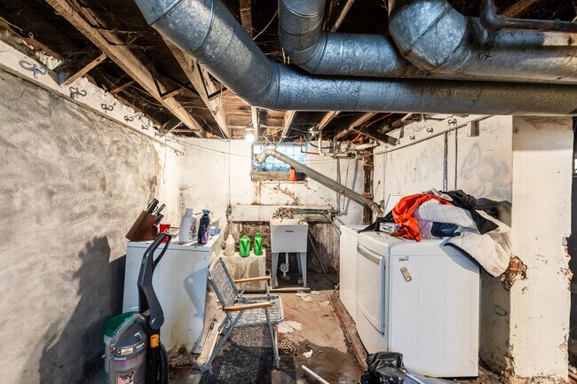 Building Photo - 208 Bosley St