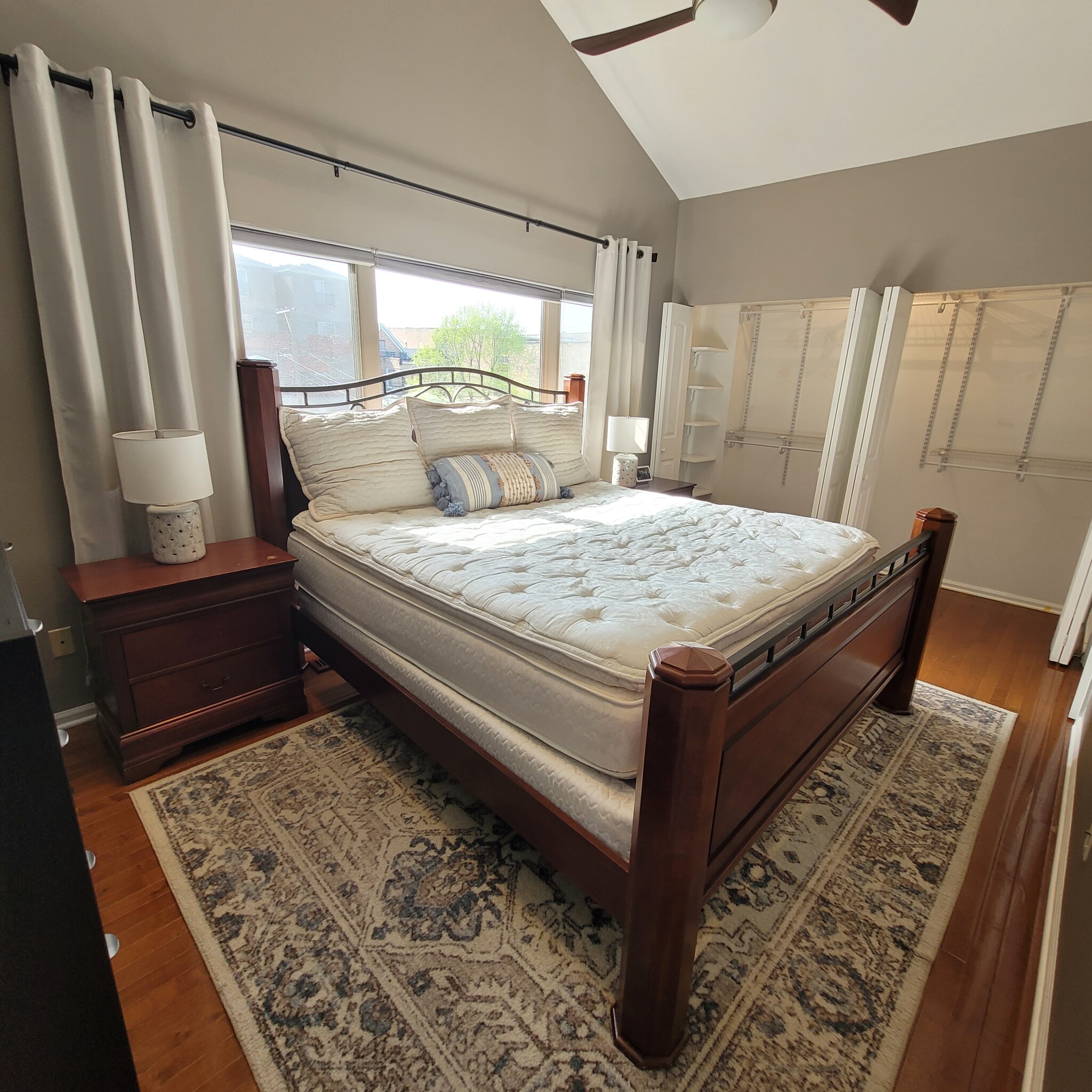 Master Bedroom - 4436 S King Dr